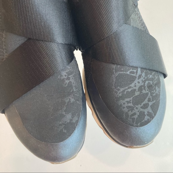 Sorel Kinetic Sneaker Black Velcro Straps Scalloped Streetwear Women's Size 9.5 - Picture 5 of 10